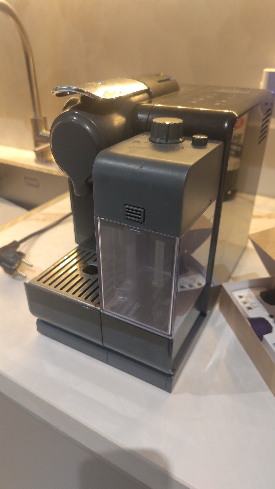 Nespresso koffiemachine - delonghi, Verzenden, Espresso apparaat, Zo goed als nieuw, 1 kopje