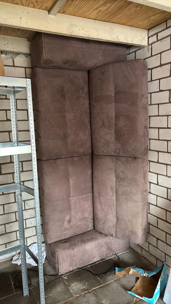 Suede look bank, Huis en Inrichting, Banken | Bankstellen, Zo goed als nieuw, Rechte bank, Tweepersoons, 300 cm of meer, 75 tot 100 cm