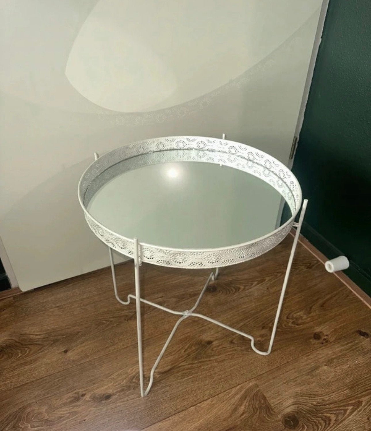 Decoratief bijzettafel wit brocant met spiegel onderplaat, Ophalen