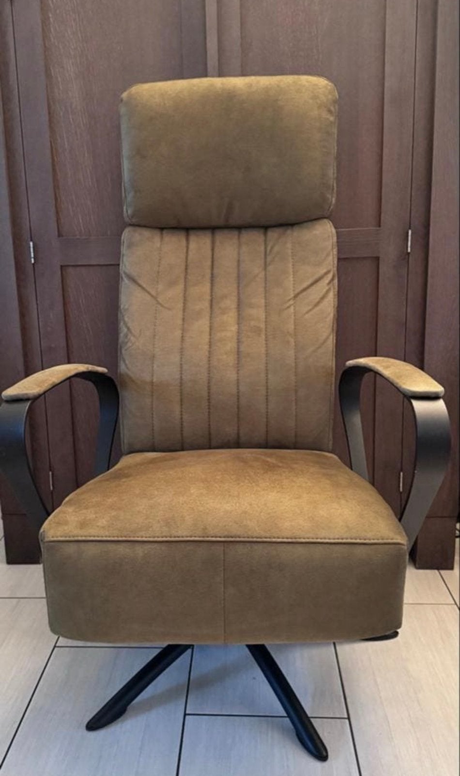 Luxe suede fauteuil in zeer nette staat en verstelbaar, Huis en Inrichting, Ophalen, Zo goed als nieuw, 75 tot 100 cm, 50 tot 75 cm