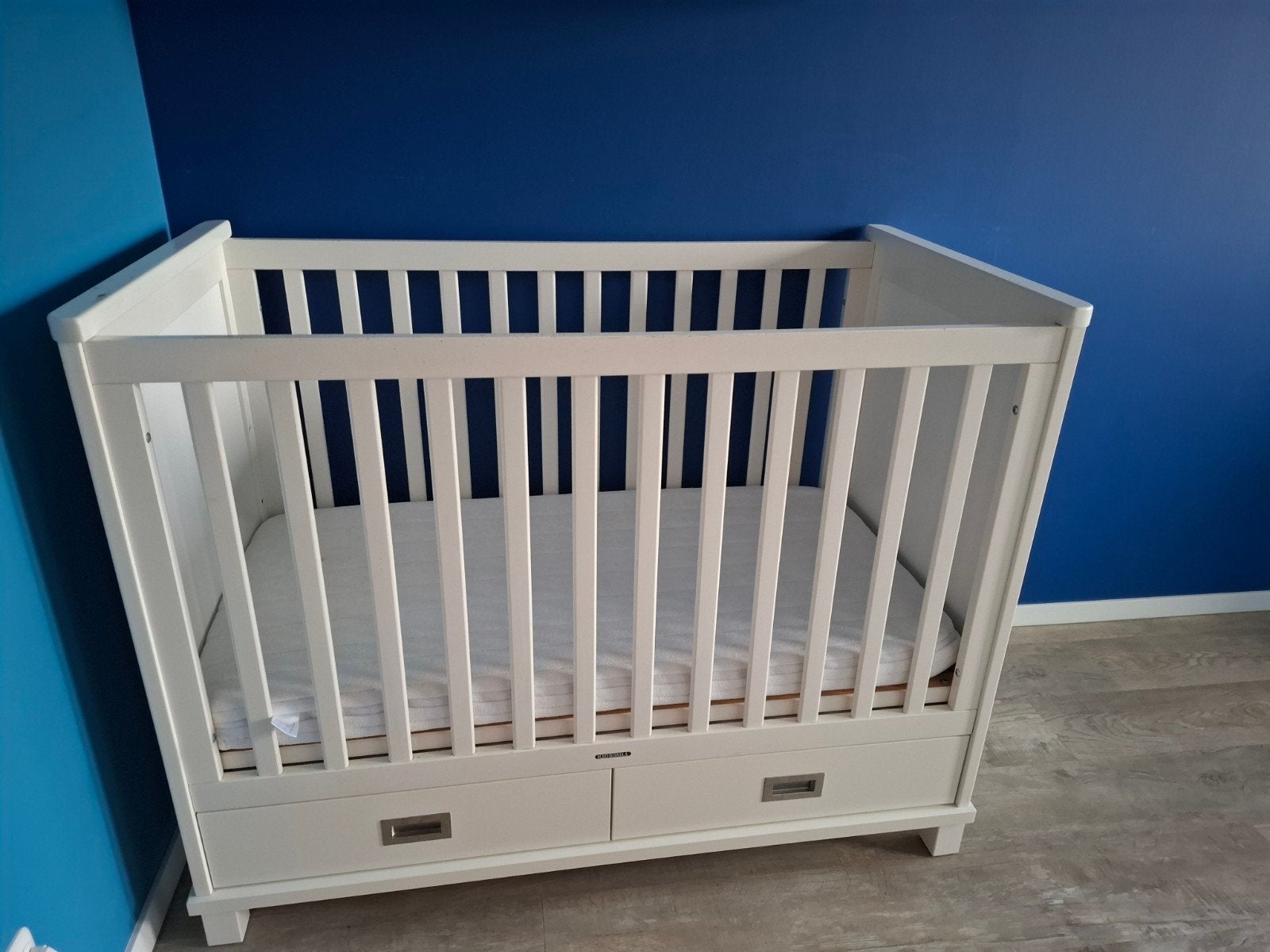 Babykamer. Bed, commode met vergroter en kast, Ophalen, Gebruikt, Jongetje of Meisje