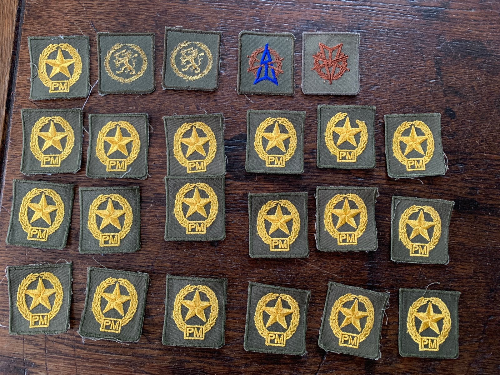 23 geborduurde patches, Ophalen of Verzenden, Landmacht, Nederland, Embleem of Badge