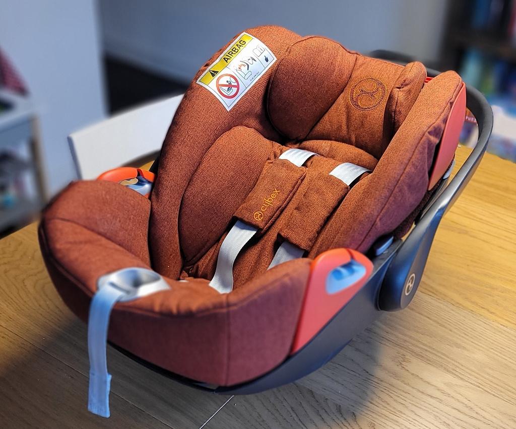 cybex baby car seat and iso-fix base, Overige merken, Verstelbare rugleuning, Ophalen of Verzenden, Zo goed als nieuw