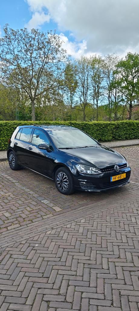 Volkswagen Golf 7 Trendline 1.6 TDI 5D DSG 2015 Zwart NAP, Auto's, Volkswagen, Stof, 4 cilinders, Start-stop-systeem, 1239 kg