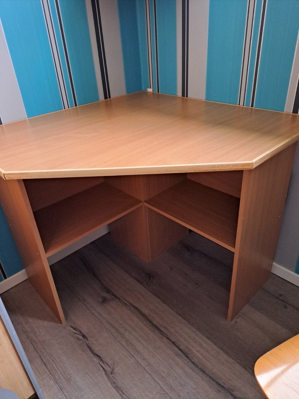 Hoekbureau met bureaustoel, Ophalen, Opbergruimte, Gebruikt, Hout