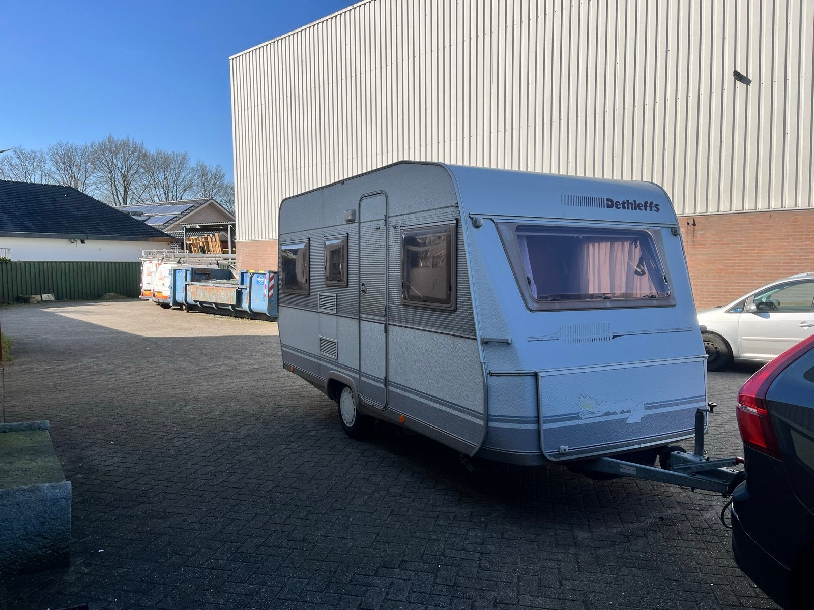 Dethleffs Caravan met Fietsenrek - Ideaal voor Avontuur!, Schokbreker, Omvormbare zithoek, Treinzit, 750 - 1000 kg