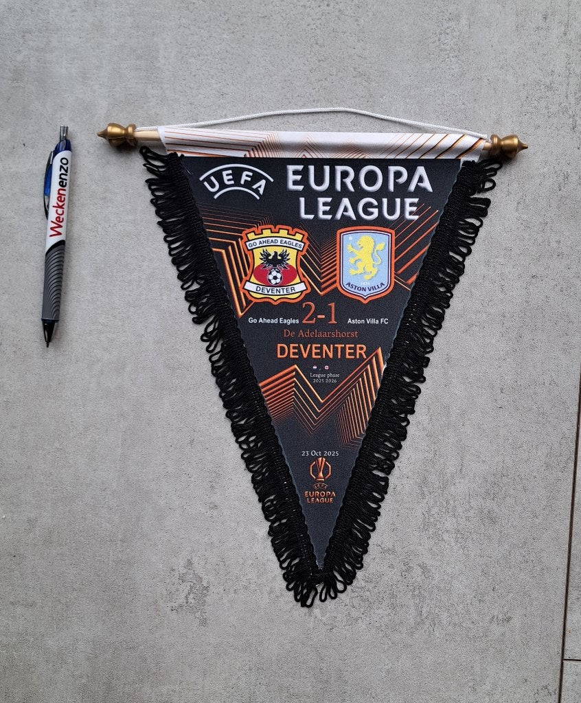 vaantje Go Ahead Eagles - Aston Villa, Verzamelen, Ophalen of Verzenden, Zo goed als nieuw, Overige binnenlandse clubs, Vaantje of Sjaal