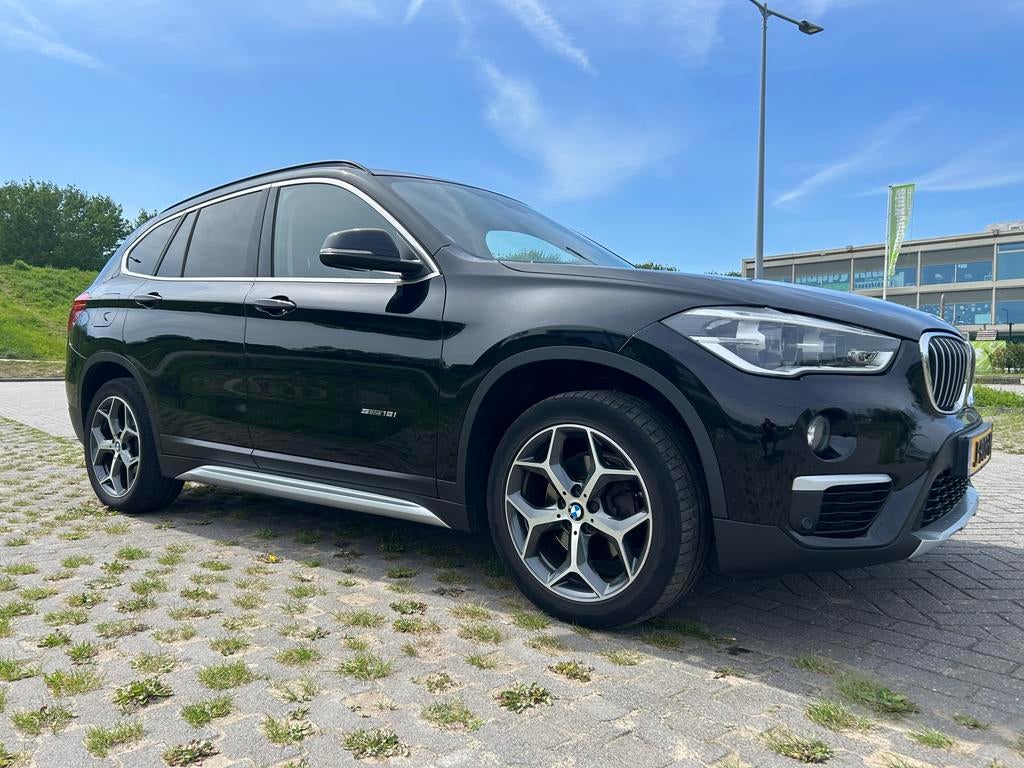 BMW X1 Sdrive18i 140pk 2017 Zwart, Auto's, BMW, Zwart, Leder en Stof, Zwart, Handgeschakeld