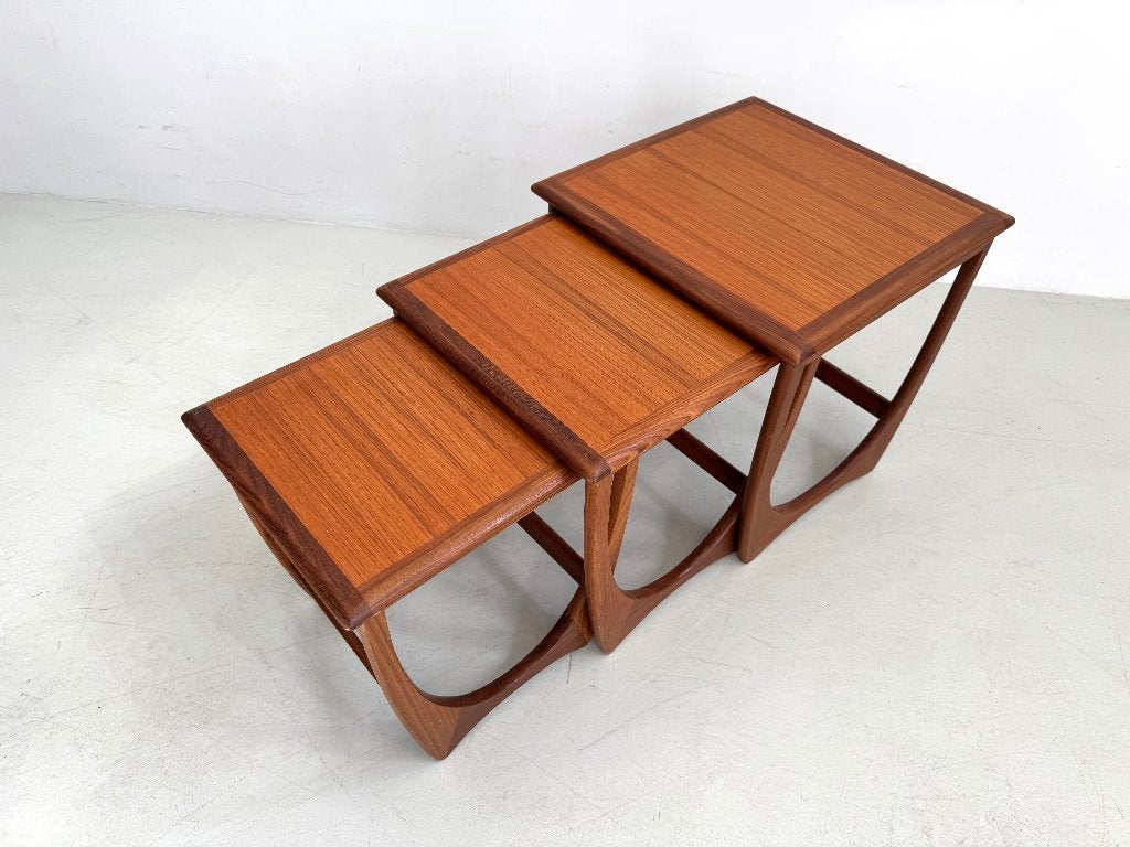Vintage set bijzettafels van G-Plan., Huis en Inrichting, Minder dan 55 cm, Rond, Zo goed als nieuw, Ophalen