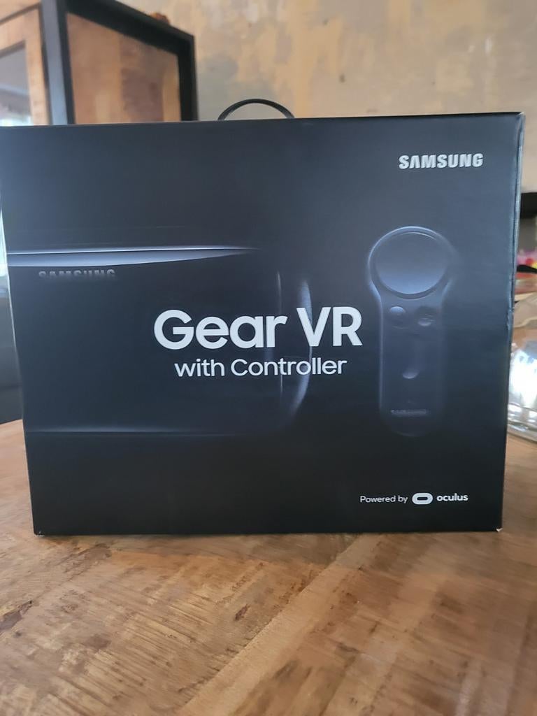 Samsung Gear VR met controller en USB-C adapter, Ophalen of Verzenden, Gebruikt, VR-bril, Telefoon