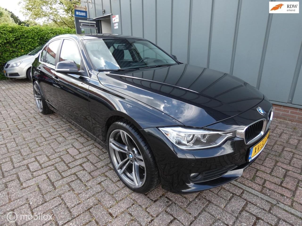 BMW 3-serie 318d High Executive Airco - Navi - Cruise - Stoe, Auto's, 1385 kg, Achterwielaandrijving, Euro 6, 4 stoelen