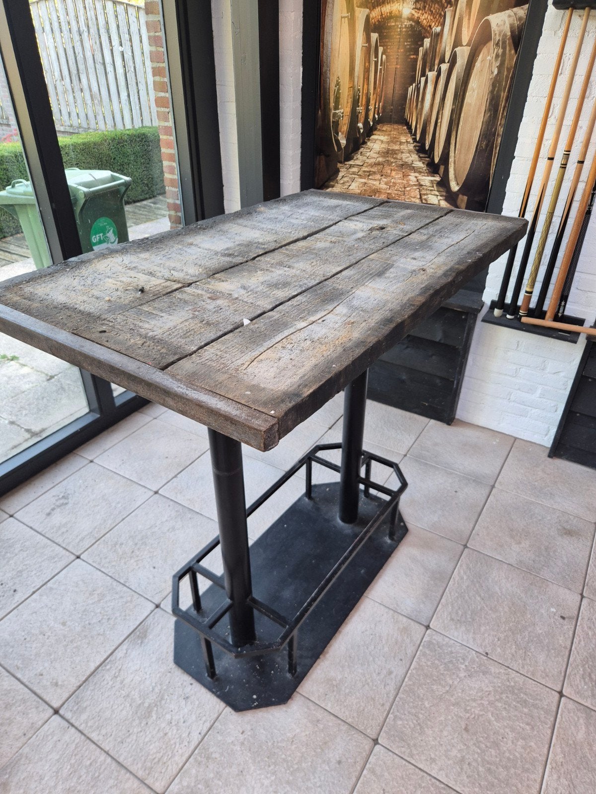 Robuuste bartafel met metalen onderstel, Ophalen, Gebruikt