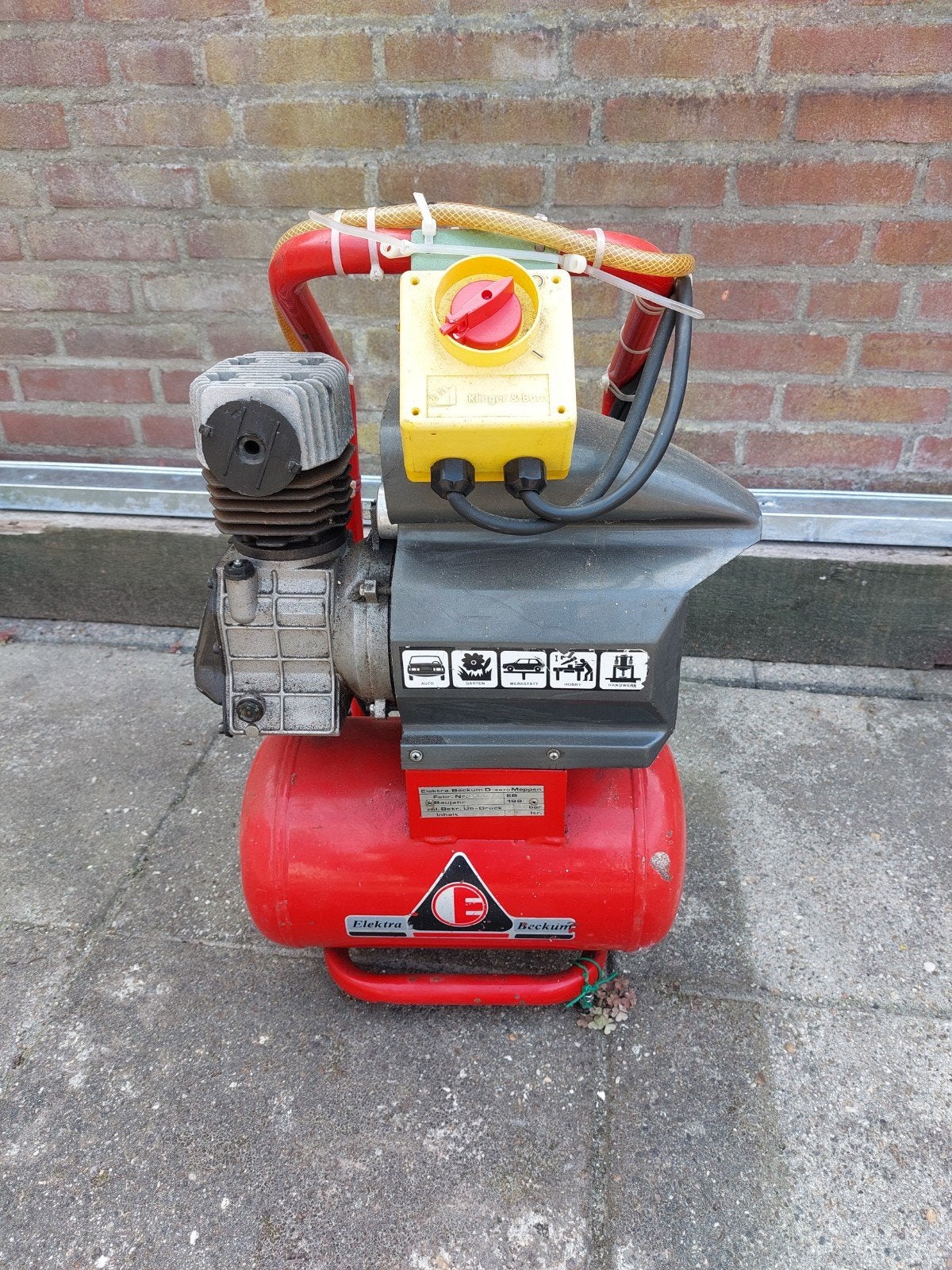 compressor. elektra beckum, Doe-het-zelf en Verbouw, Compressors, 25 tot 100 liter, Ophalen, Gebruikt, 200 tot 400 liter/min