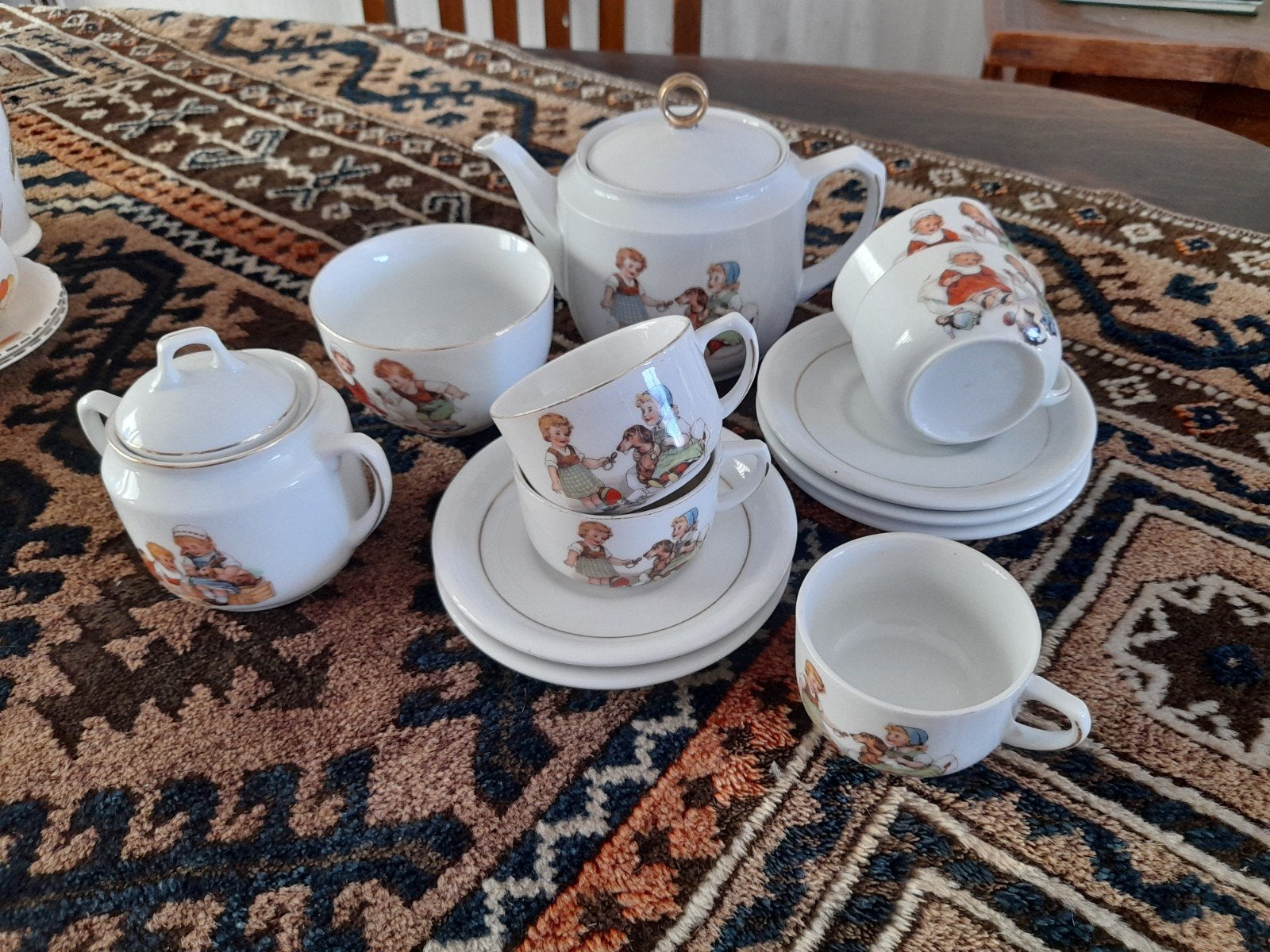 Vintage kinderservies met schattige illustraties, Ophalen