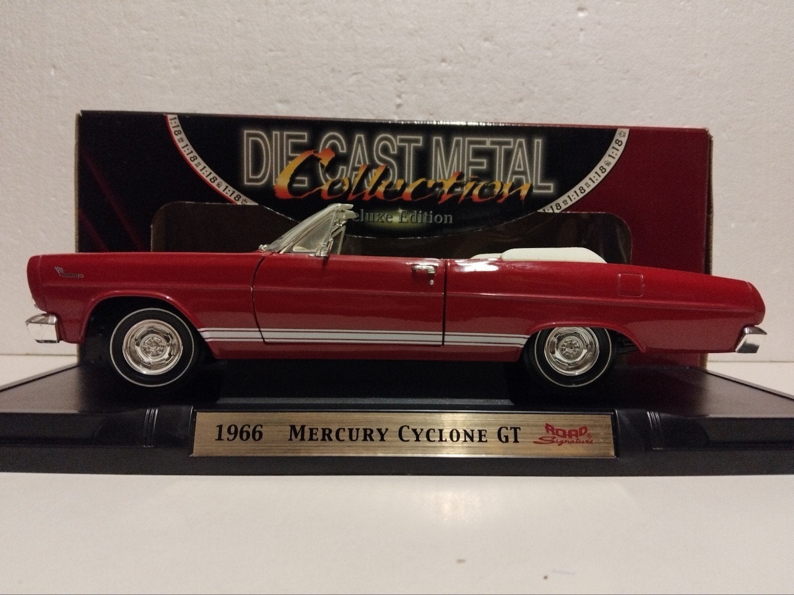 Mercury Cyclone GT Convertible wine red Signature 1:18 KRD, Hobby en Vrije tijd, Modelauto's | 1:18, Ophalen of Verzenden, Zo goed als nieuw