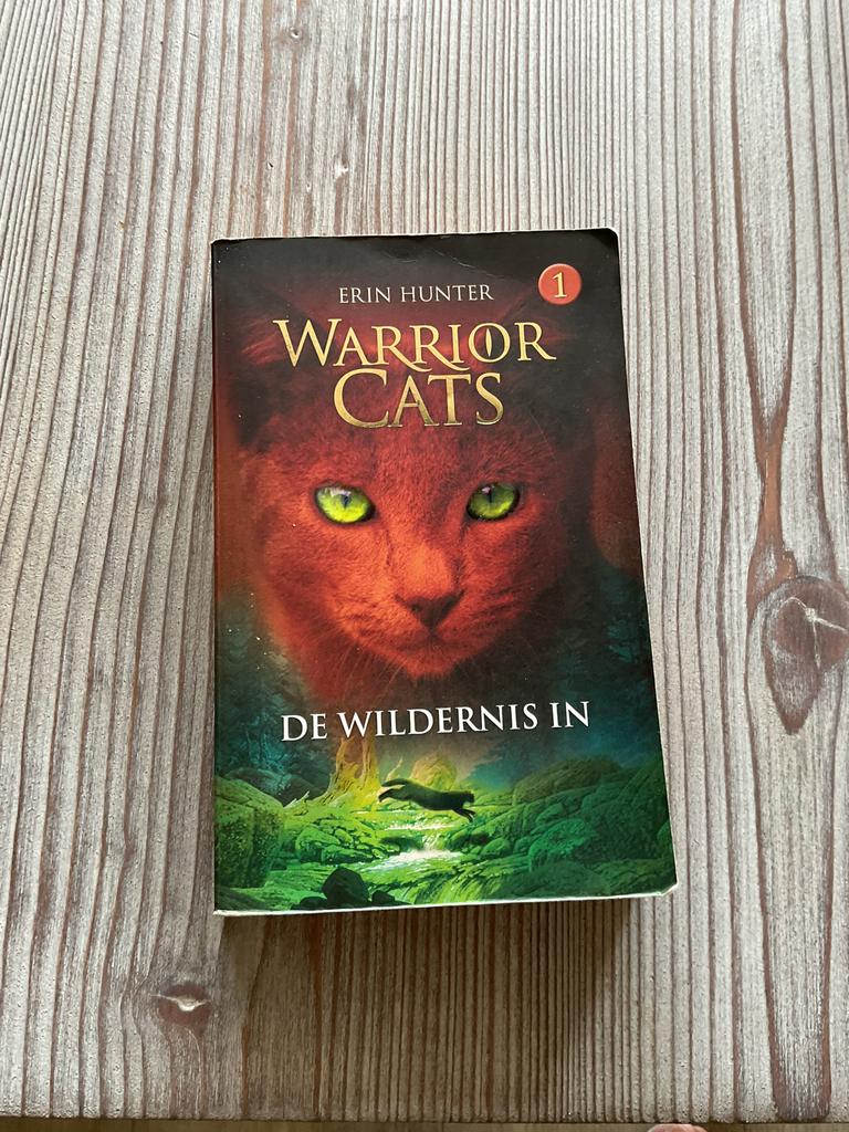 Warrior Cats: De Wildernis In - Erin Hunter (Boek 1), Ophalen of Verzenden, Gelezen
