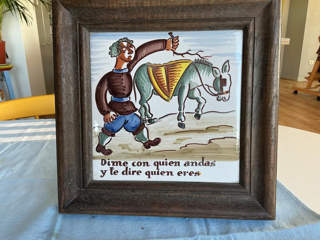 Vintage Spaanse  Azulejo tegel  ezel en man in houten lijst., Ophalen of Verzenden