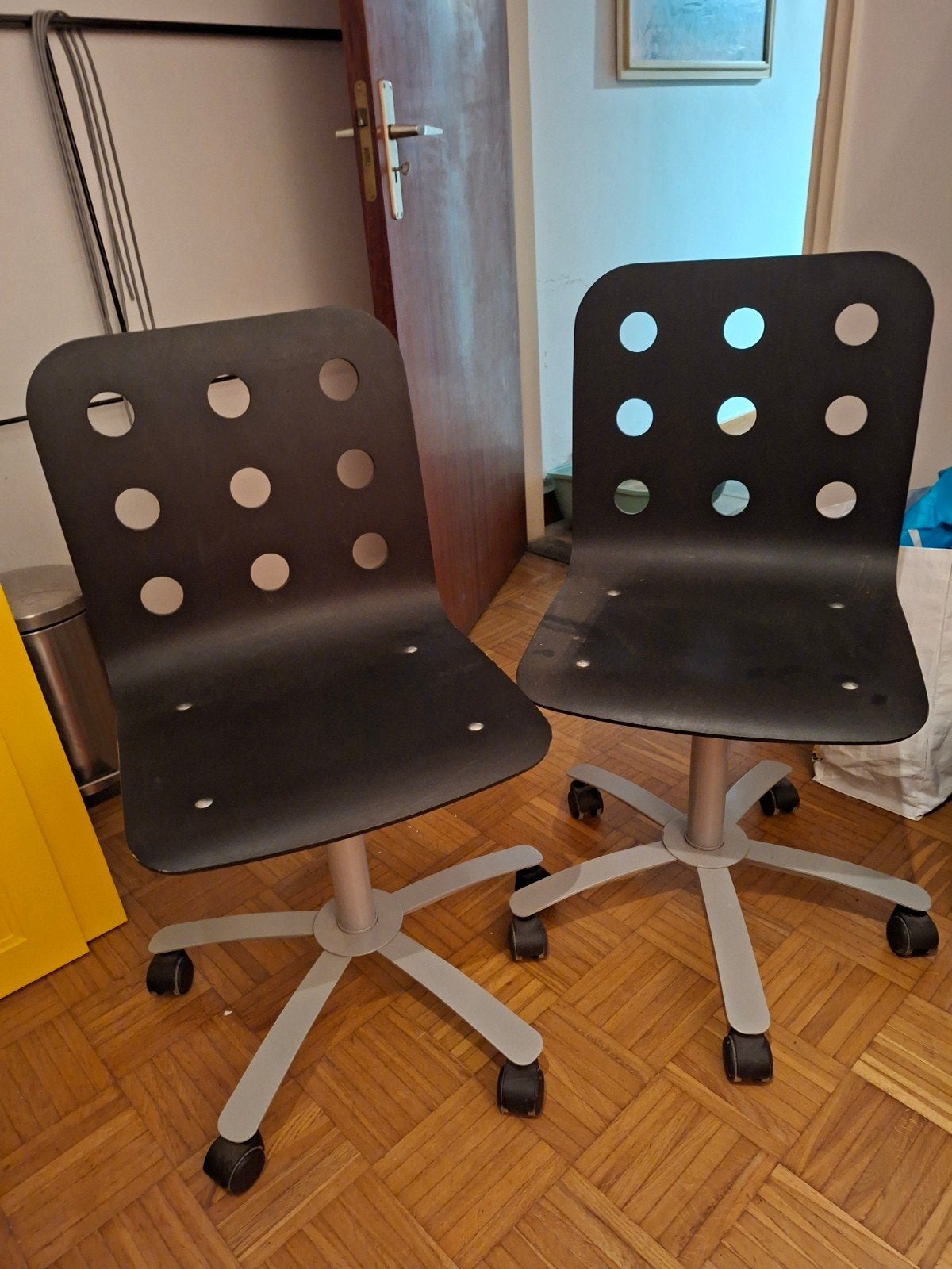 Set van 2 zwarte IKEA bureaustoelen met wielen, Ophalen, Gebruikt, Zwart, Bureaustoel