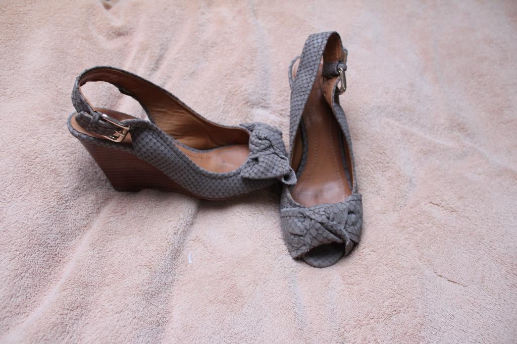 mooie suede sandalen van ZARA maat 36, Zara, Zo goed als nieuw, Grijs, Sandalen of Muiltjes