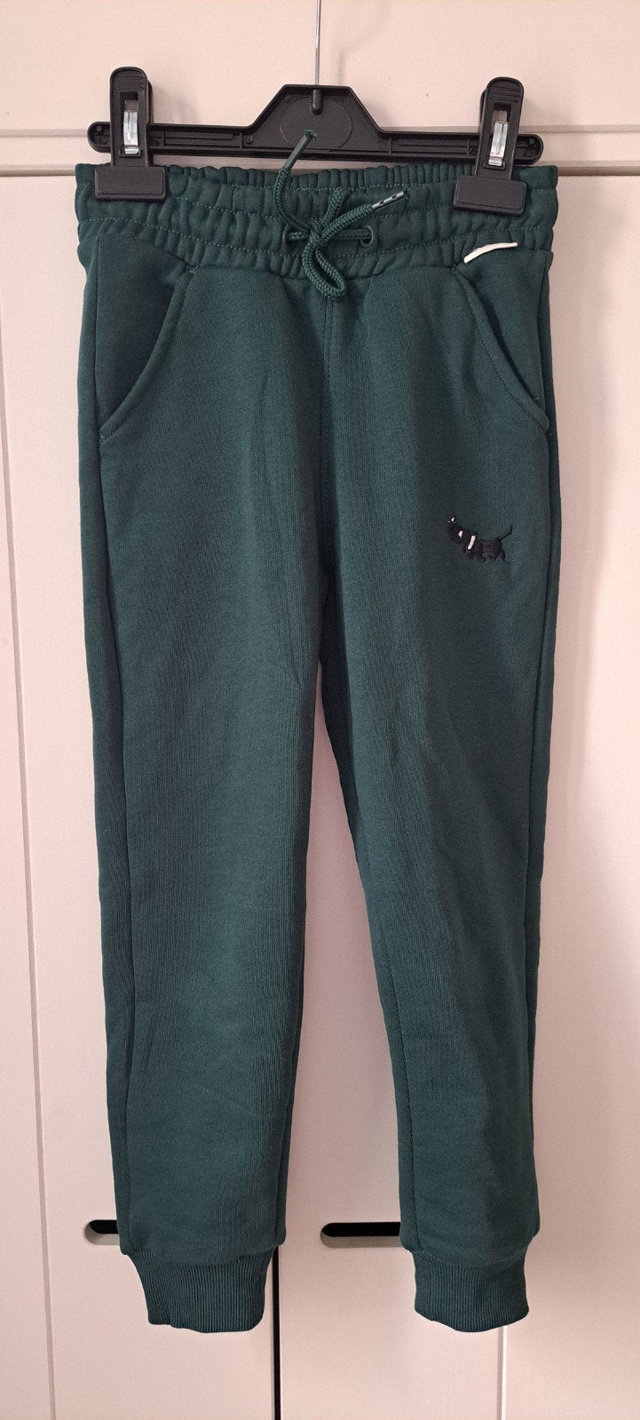 Hema joggingbroek groen met Takkie maat 110/116, Broek, Jongen of Meisje, Nieuw, Ophalen of Verzenden