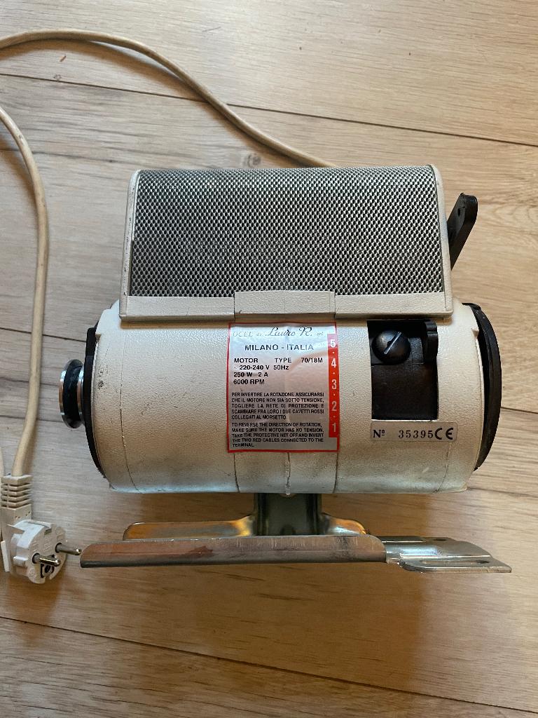 Naaimachine-motor 220V met rem, Gebruikt, Bernina, Ophalen of Verzenden, Naaimachine
