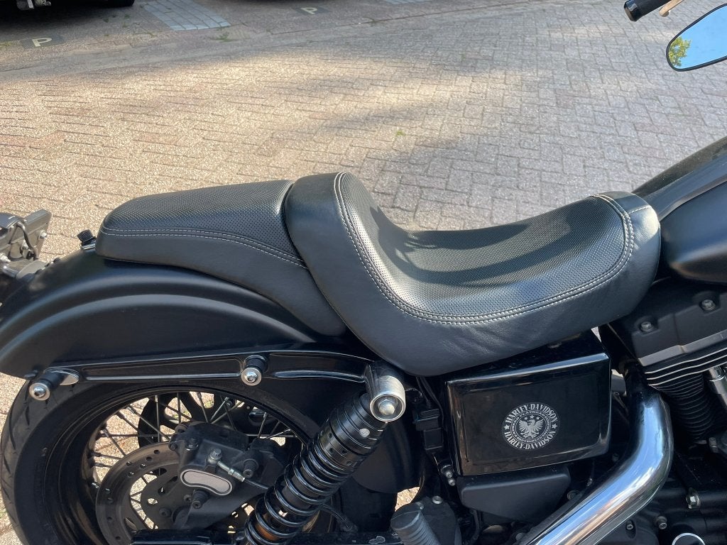 Zadel Dyna Streetbob, Motoren, Onderdelen | Harley-Davidson, Ophalen of Verzenden, Gebruikt