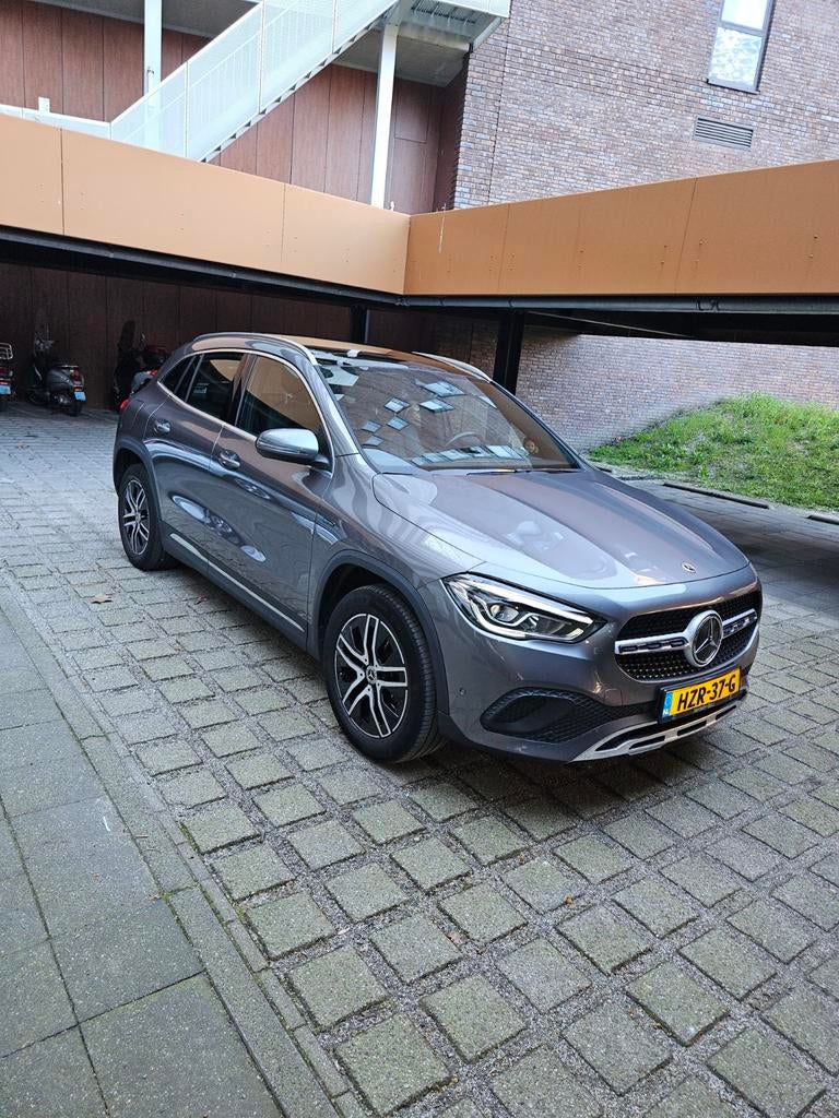 Mercedes-Benz GLA 250 e 218pk 8G-DCT 2021 Grijs, Auto's, 1800 kg, Zwart, 1675 kg, SUV of Terreinwagen