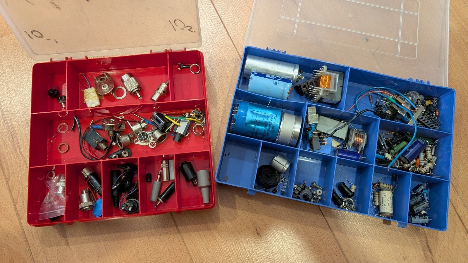 diverse elektronica condensator stekkers etc, Ophalen