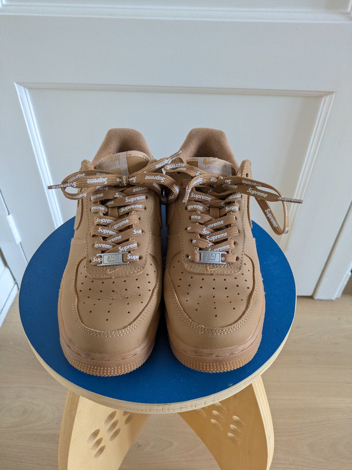 Sneakers Nike Air Force 1 Low x Supreme Wheat - Maat 40.5, Kleding | Heren, Ophalen of Verzenden, Zo goed als nieuw, Bruin