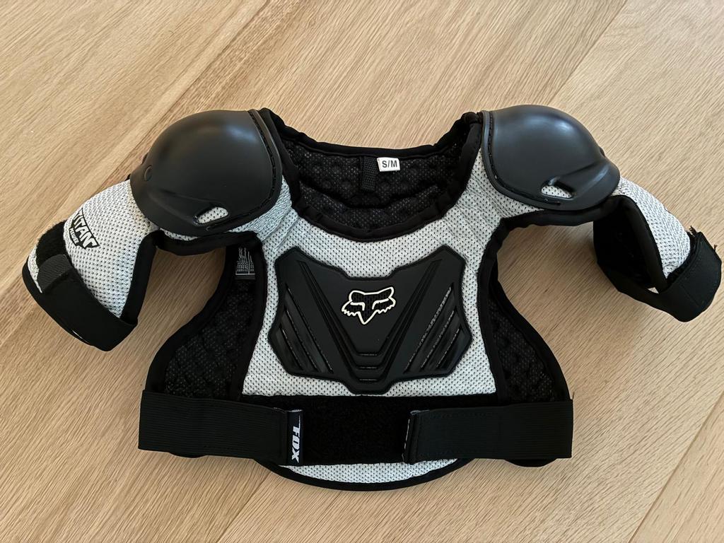 FOX - Zwarte Fox bodyprotector maat s/m., Motoren, Kleding | Motorkleding, Ophalen of Verzenden, Tweedehands, Motorcrosskleding