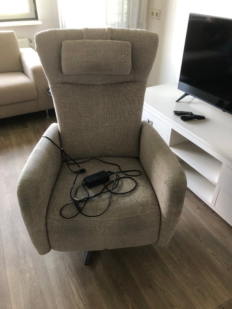 Prominent relaxstoel uit 2022 nieuwpr.3800 euro, Huis en Inrichting, Stoelen, Ophalen, Gebruikt, Stof, Eén
