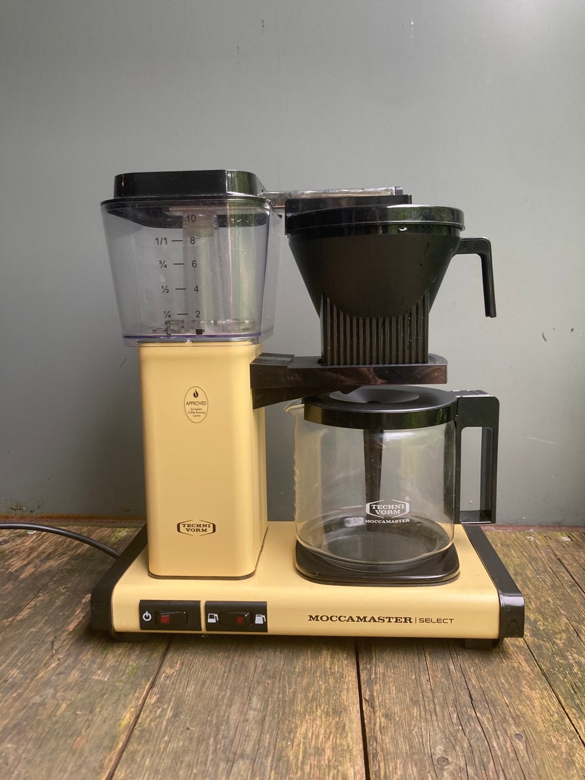 Moccamaster KBG Select Pastel Yellow, Witgoed en Apparatuur, Ophalen, Zo goed als nieuw, Koffiemachine, Gemalen koffie
