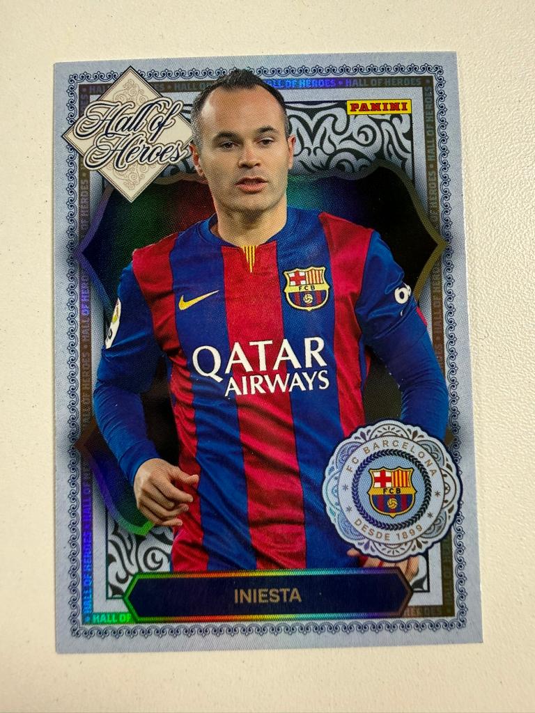 Iniesta Hall of Heroes Panini Club FC Barcelona 2025-26, Ophalen of Verzenden, Nieuw, Buitenlandse clubs, Poster, Plaatje of Sticker