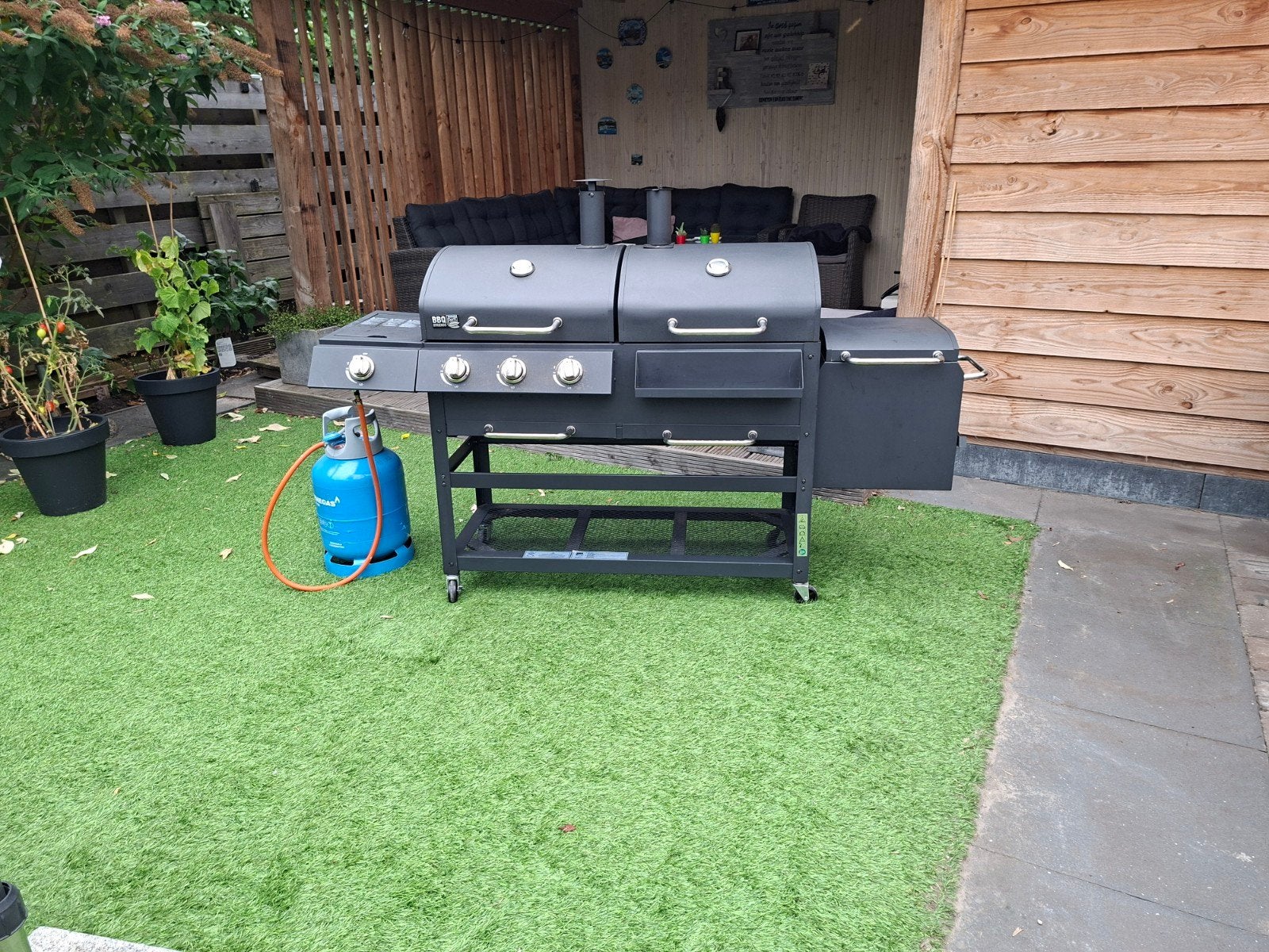 Central Park & Friends Gas- en Houtskool BBQ met zijbrander, Ophalen, Zo goed als nieuw, Central Park BBQ and Friends