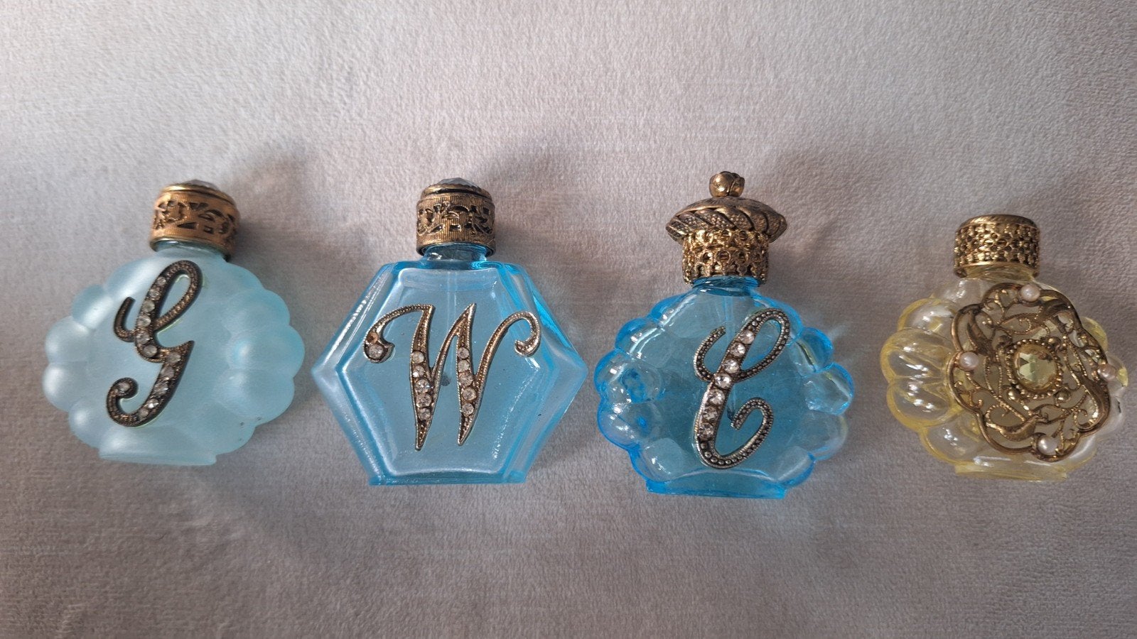 4 antieke parfumflesjes Bohemen, Verzamelen, Parfumverzamelingen, Ophalen of Verzenden, Miniatuur