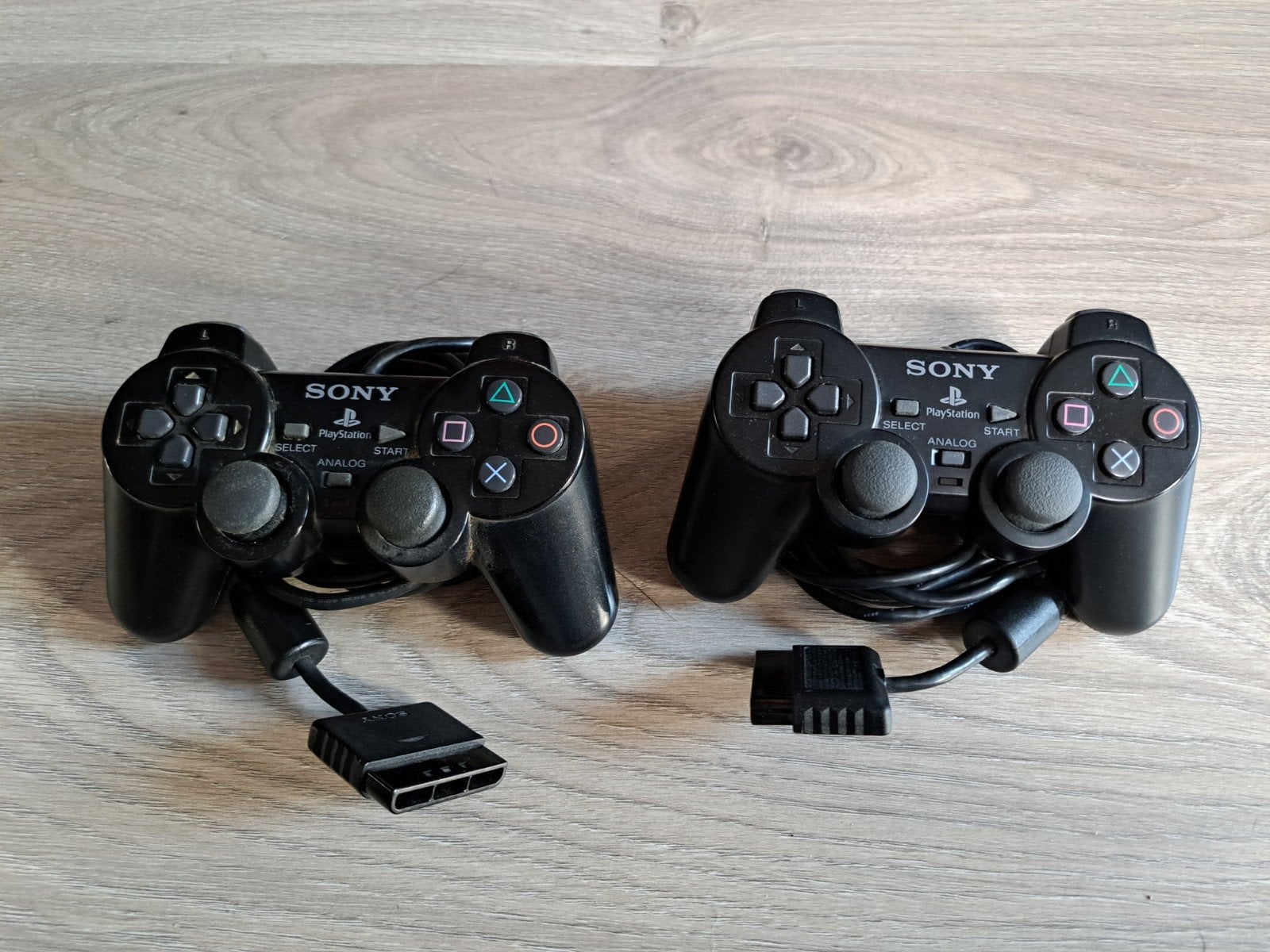 2x Sony DualShock 2 Controllers voor PlayStation 2, Spelcomputers en Games, Ophalen of Verzenden, Gebruikt, Controller, PlayStation 2