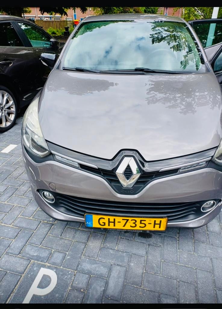 Renault Clio 0.9 TCE 66KW 5-DRS 2015 Grijs, Auto's, Voorwielaandrijving, 898 cc, 40 €/maand, 540 kg