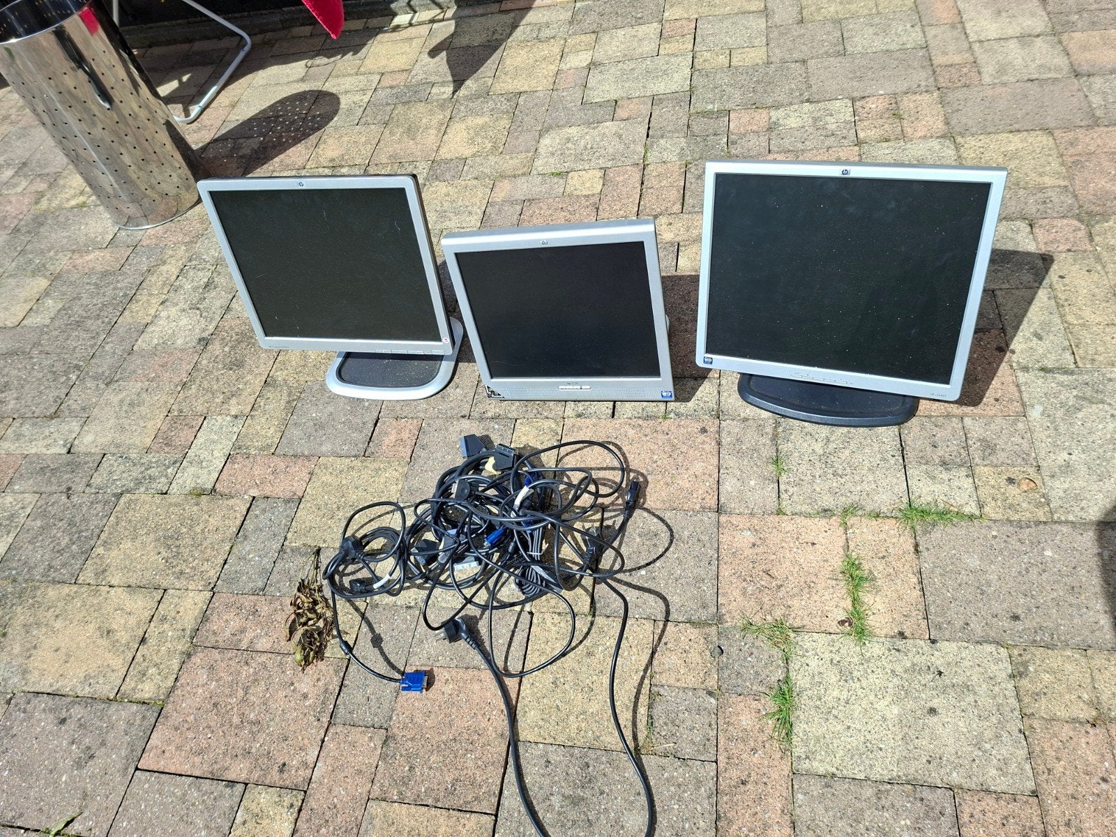 Gratis pc drie pc schermen, Audio, Tv en Foto, Professionele Audio-, Tv- en Video-apparatuur, Ophalen of Verzenden, Audio