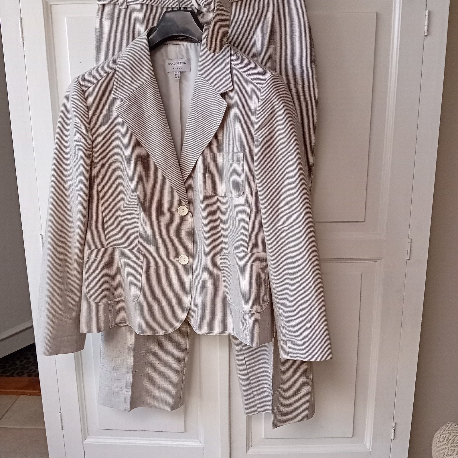Prachtig nieuw broekpak 44/46 Bolera, Kleding | Dames, Kostuum of Pak, Verzenden, Beige, Maat 42/44 (L)