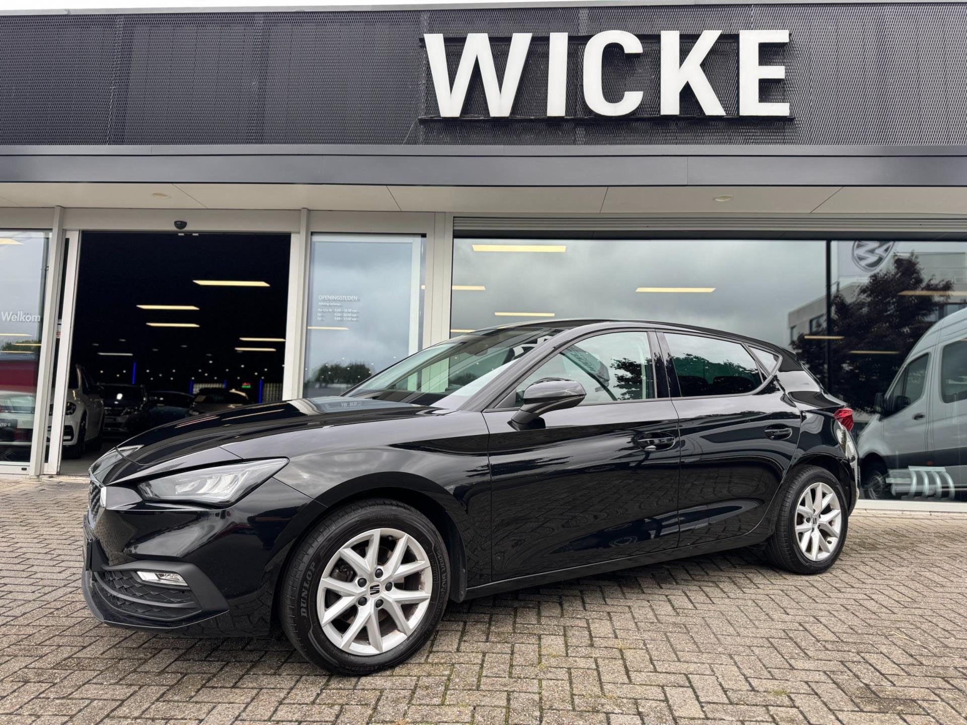 SEAT Leon 1.0 eTSI Style DSG 110 PK Led Camera Stoelverw. Na, Auto's, Seat, Dealer onderhouden, Stof, Gebruikt, Zwart