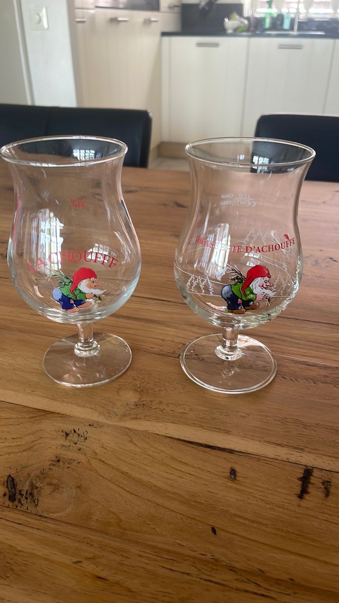 Twee La Chouffe glazen, Ophalen of Verzenden, Zo goed als nieuw, Bierglas