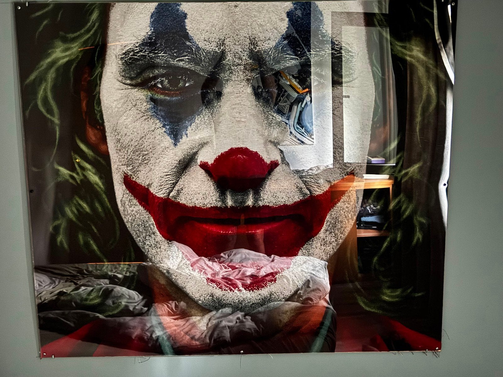 Groot geweven doek, The Joker (1.4x1.2m) met plexiglas, Achter glas, Ophalen of Verzenden, Overige technieken, Portret