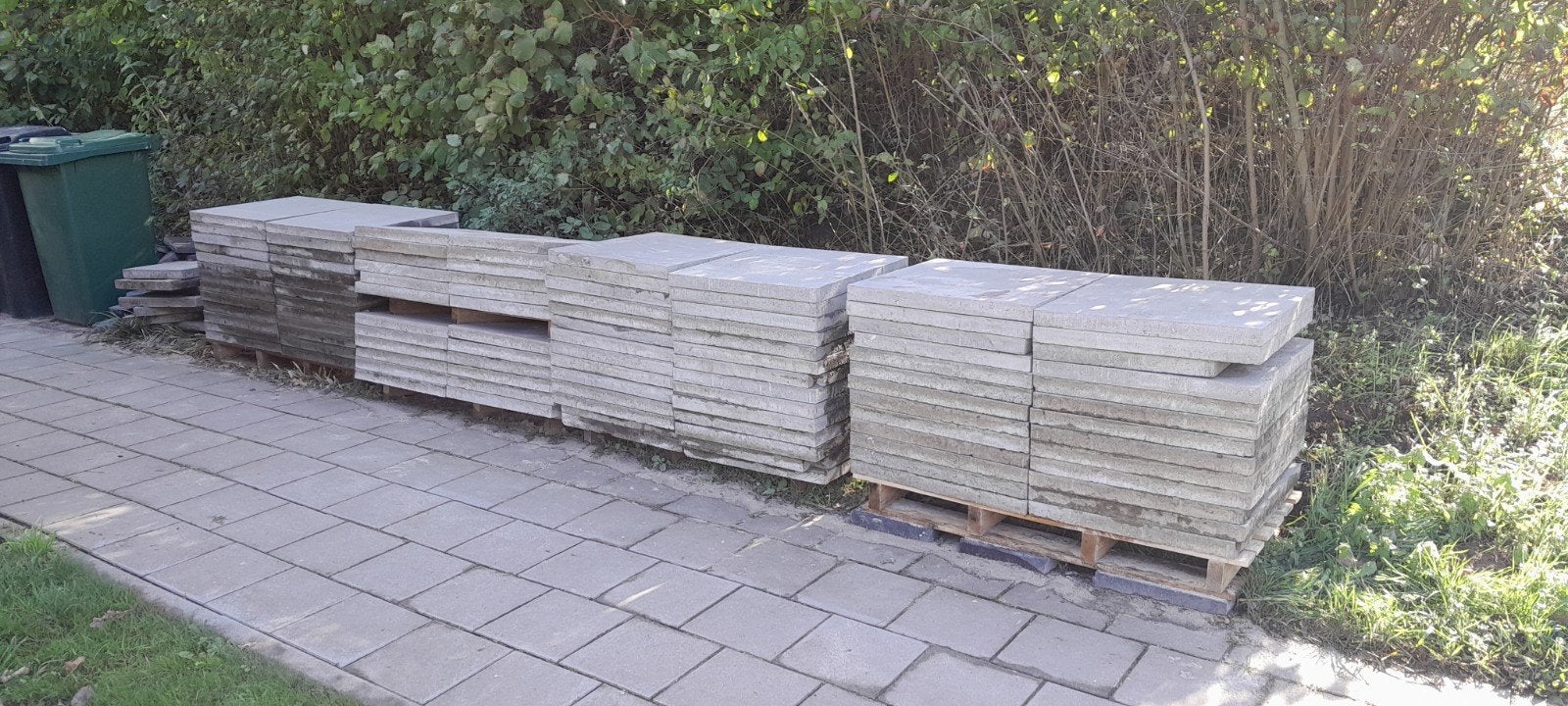 Gebruikte terrastegels van beton - ca. 40m2. 60x60x4,5 grijs, Tuin en Terras, Gebruikt, Ophalen of Verzenden, 10 m² of meer, Beton