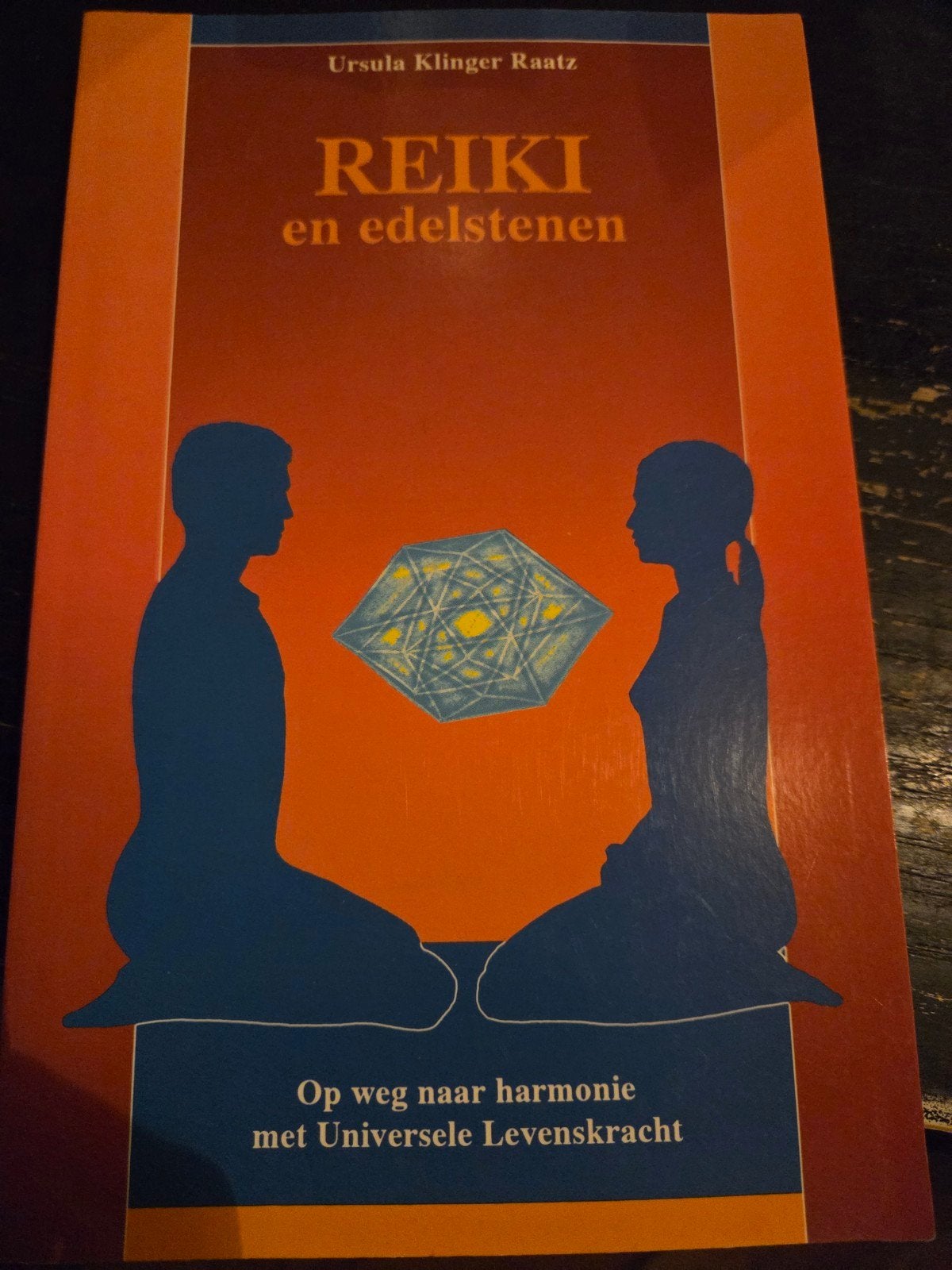 Reiki en edelstenen, Boeken, Ophalen of Verzenden, Zo goed als nieuw, Spiritualiteit algemeen, Achtergrond en Informatie