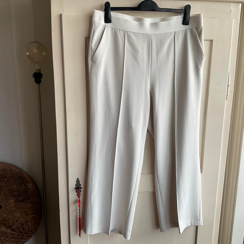 Cambio crème broek wijde pijp, korter model, maat 46, Kleding | Dames, Broeken en Pantalons, Ophalen of Verzenden, Zo goed als nieuw