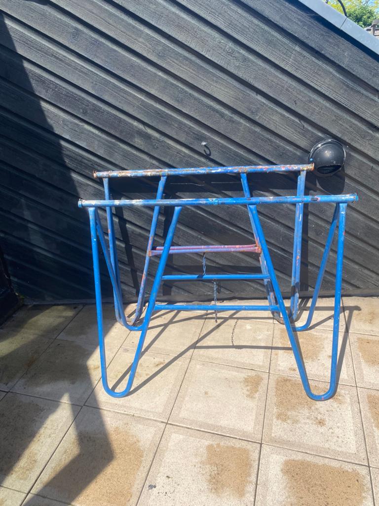 Te koop 2 stalen schragen open 80cm hoog., Doe-het-zelf en Verbouw, Steigers, Ophalen, Gebruikt, Overige typen, Minder dan 2 meter