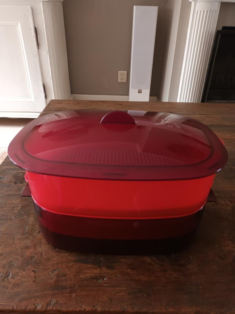 Tupperware Microgolf schaal met Stomer  2,1 liter, Huis en Inrichting, Ophalen of Verzenden, Gebruikt, Rood, Overige typen