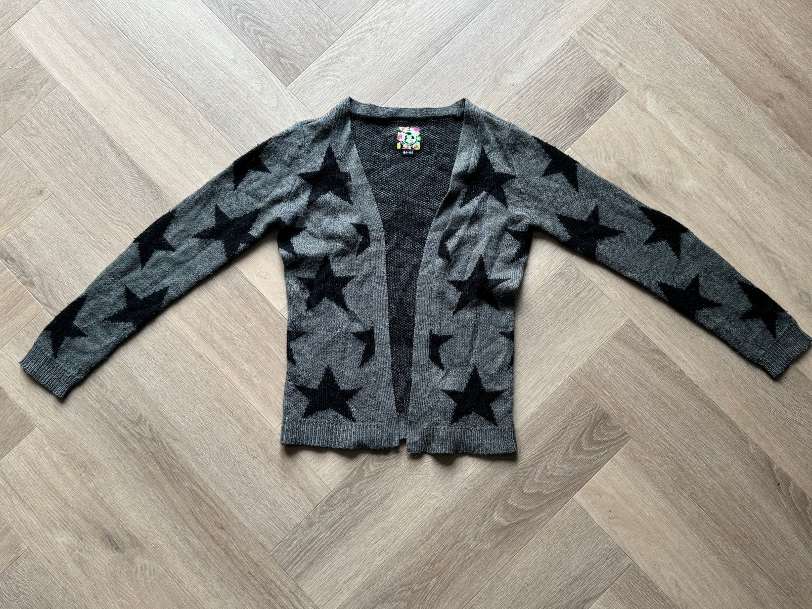 Coolcat vest grijs met zwarte sterren maat 134/140, Ophalen of Verzenden, Gebruikt, Meisje, Trui of Vest
