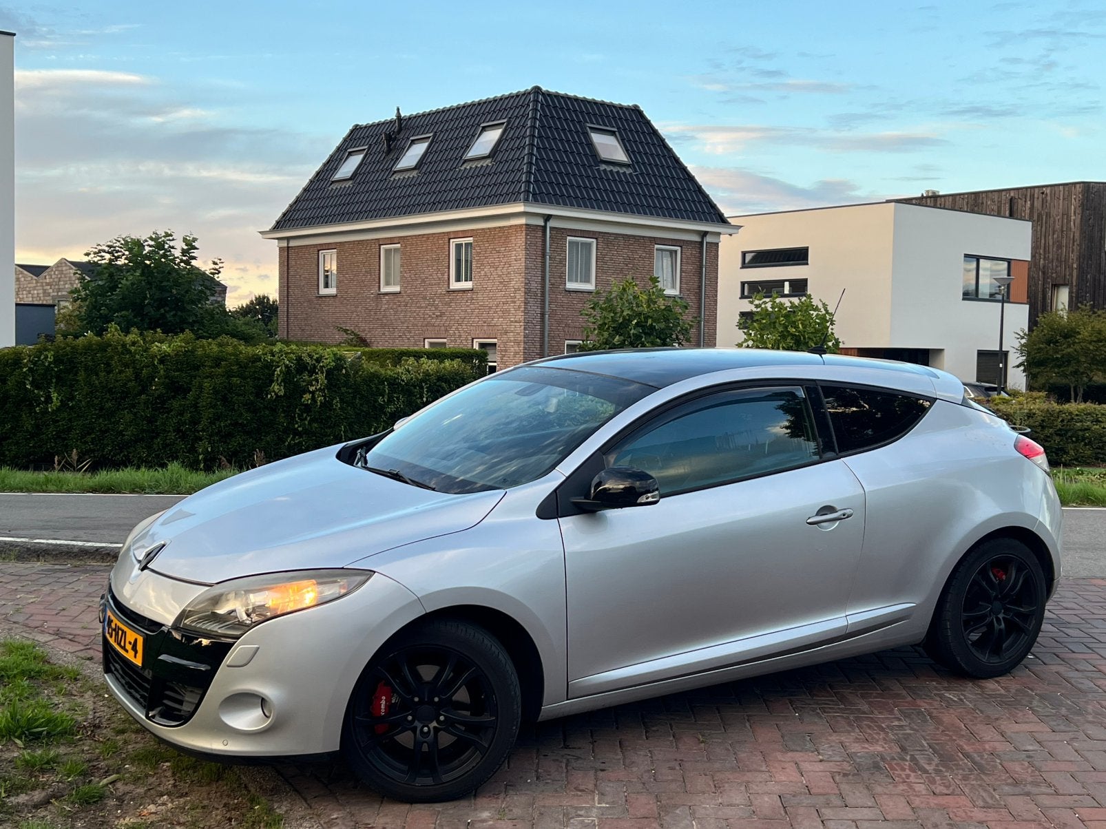 Grijze Renault Megane Coupe 2.0 TCE 179PK Sport/Navi/Apk/AC!, 1998 cc, Stof, 1295 kg, 4 cilinders
