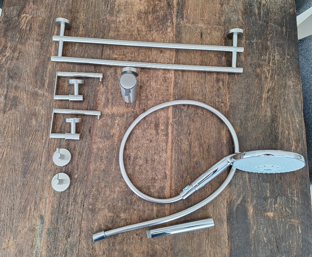 Diverse badkameraccessoires, Huis en Inrichting, Badkamer | Badtextiel en Accessoires, Ophalen, Gebruikt, Handdoekenrek, Overige merken